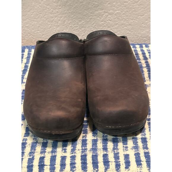 Men's Dansko 'Karl' Antique Brown Leather Clogs - Picture 4 of 7